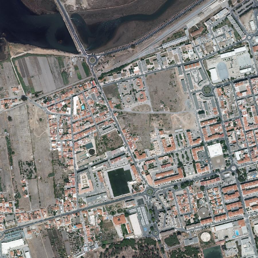 Aerial view of the surrounding area, about one kilometre across