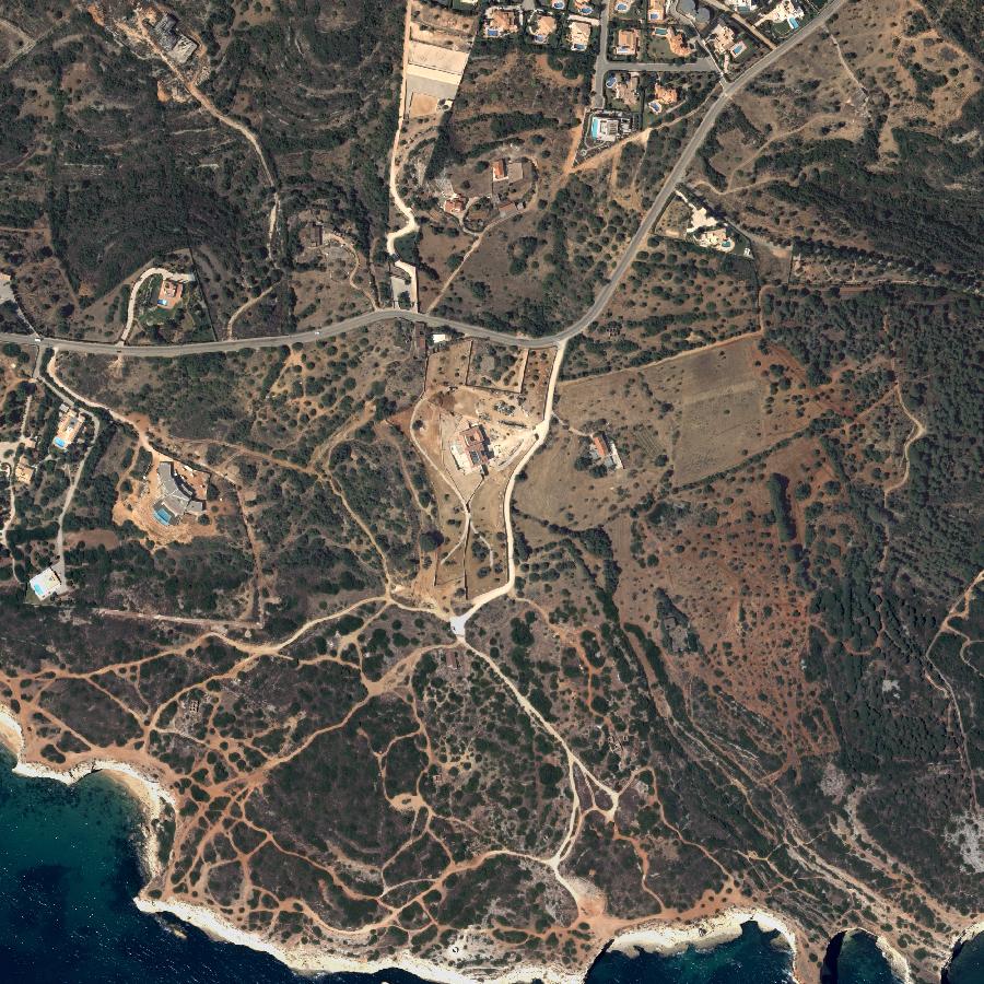 Aerial view of the surrounding area, about one kilometre across