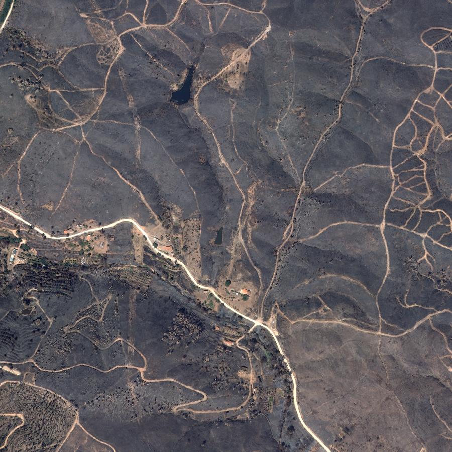 Aerial view of the surrounding area, about one kilometre across