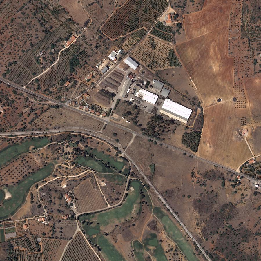 Aerial view of the surrounding area, about one kilometre across