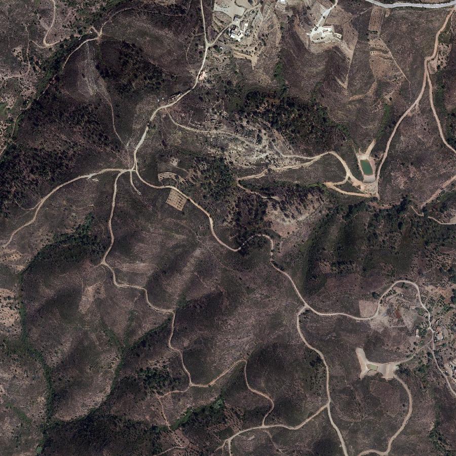 Aerial view of the surrounding area, about one kilometre across