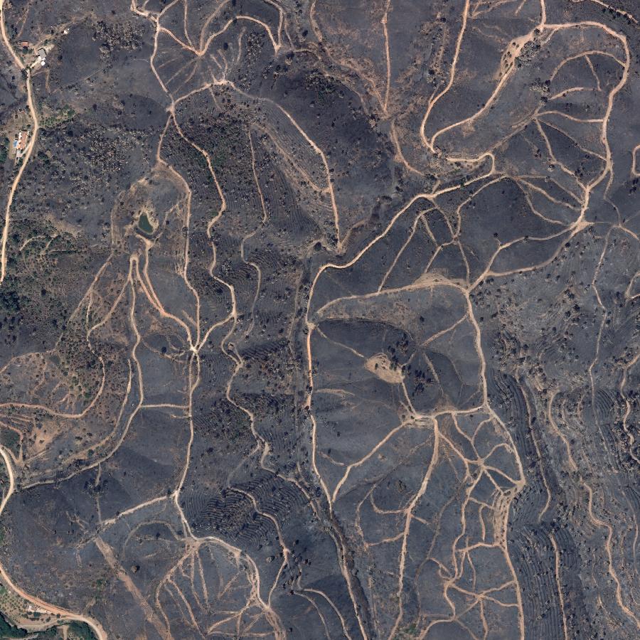 Aerial view of the surrounding area, about one kilometre across