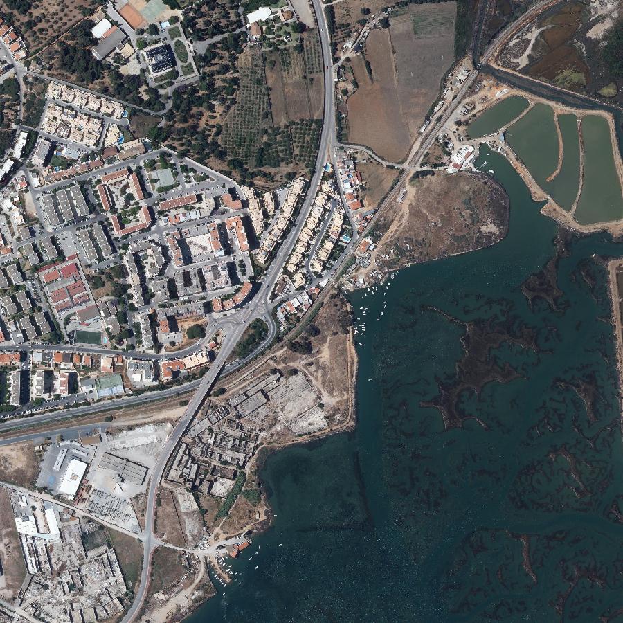 Aerial view of the surrounding area, about one kilometre across