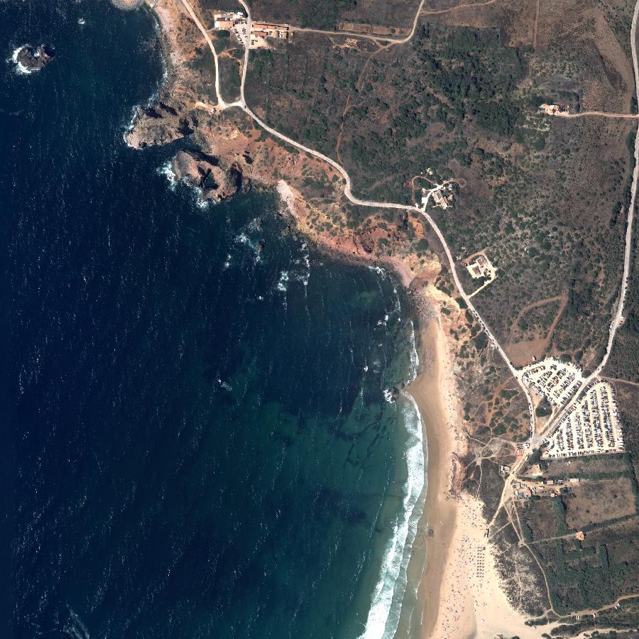 Aerial view of the surrounding area, about one kilometre across