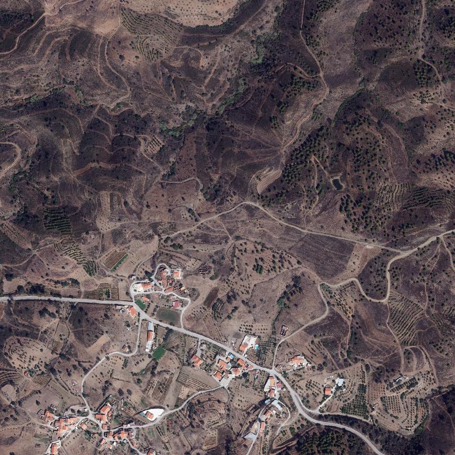 Aerial view of the surrounding area, about one kilometre across
