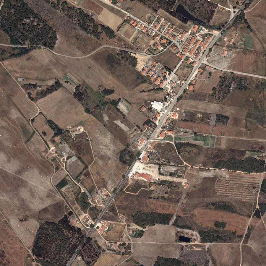 Aerial view of the surrounding area, about one kilometre across