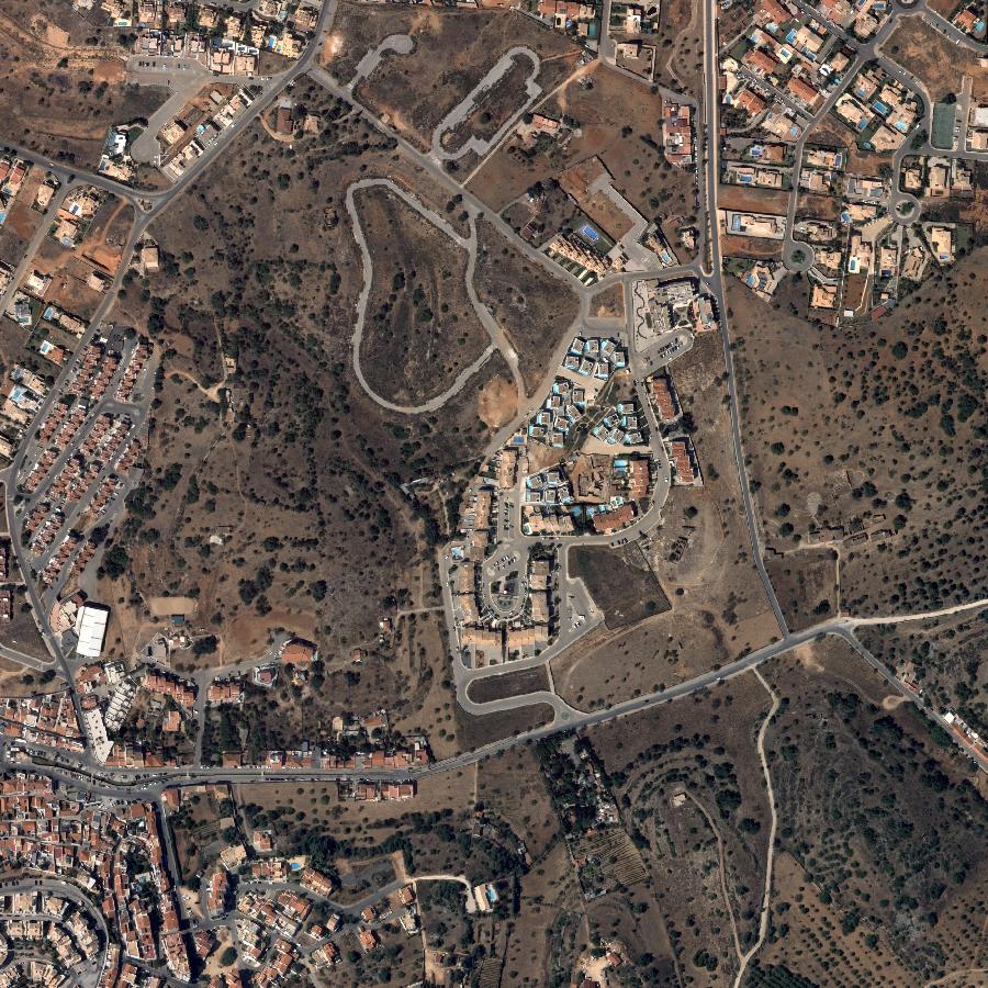 Aerial view of the surrounding area, about one kilometre across