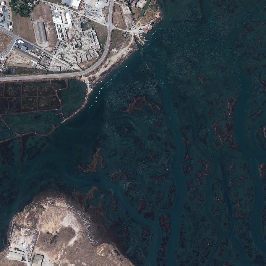 Aerial view of the surrounding area, about one kilometre across