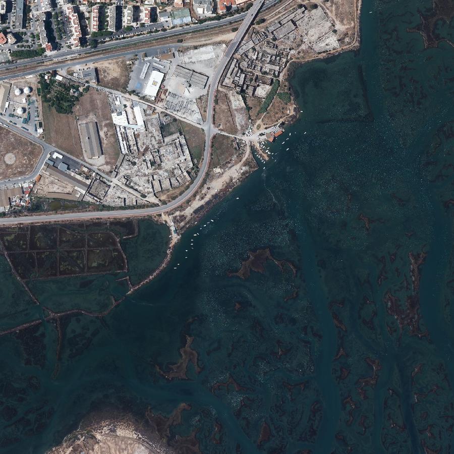Aerial view of the surrounding area, about one kilometre across