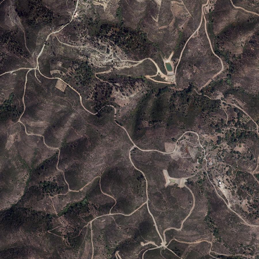 Aerial view of the surrounding area, about one kilometre across