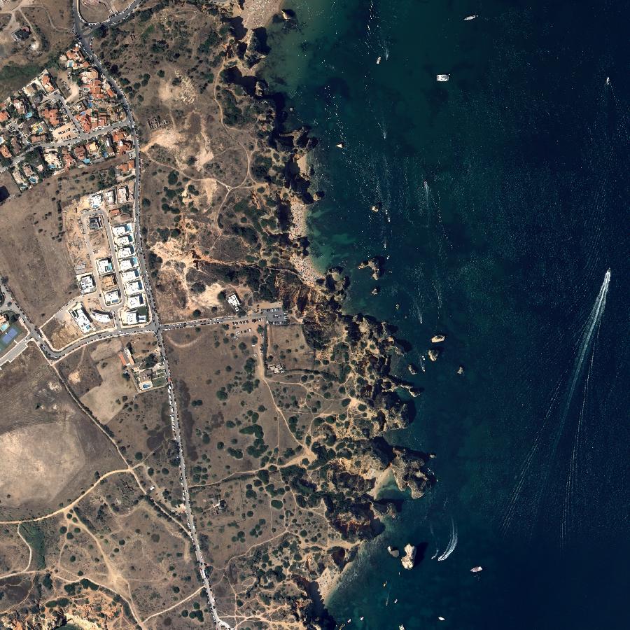 Aerial view of the surrounding area, about one kilometre across