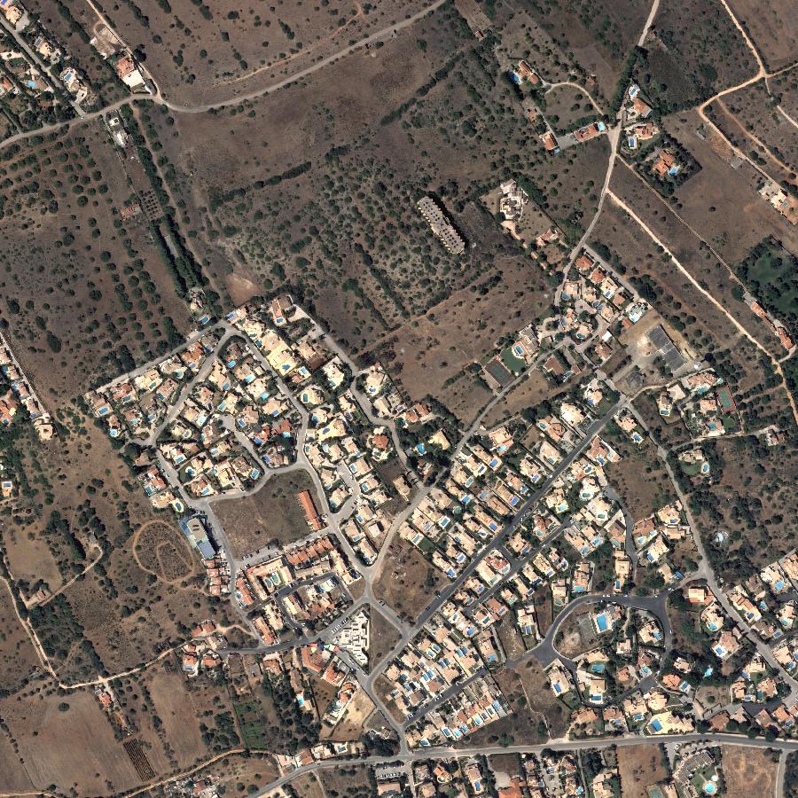 Aerial view of the surrounding area, about one kilometre across