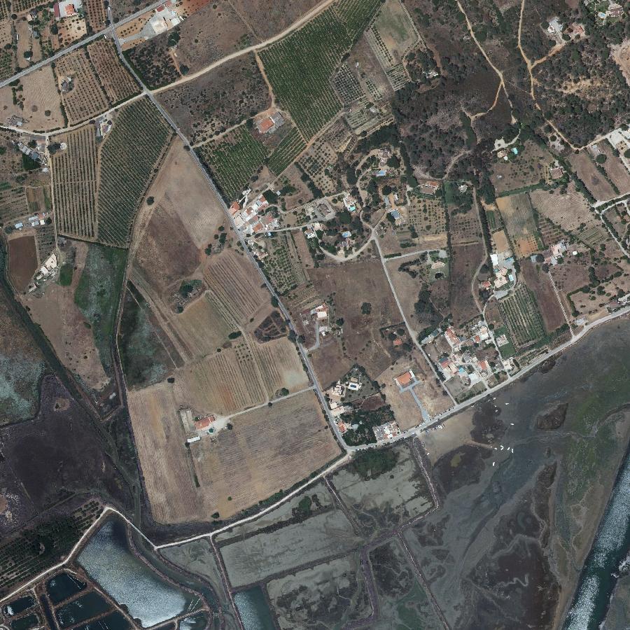 Aerial view of the surrounding area, about one kilometre across