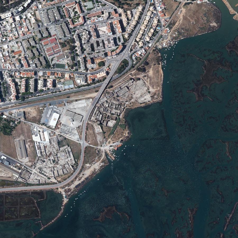 Aerial view of the surrounding area, about one kilometre across