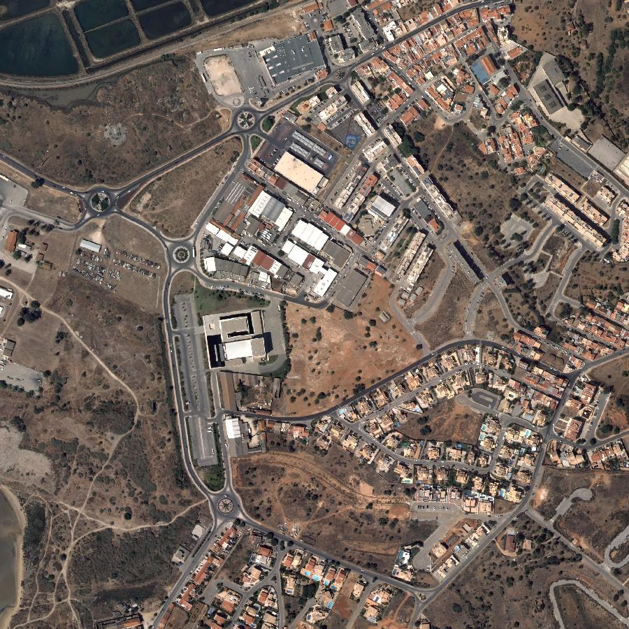 Aerial view of the surrounding area, about one kilometre across