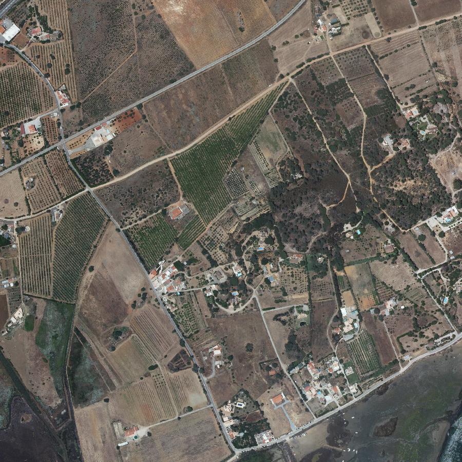 Aerial view of the surrounding area, about one kilometre across