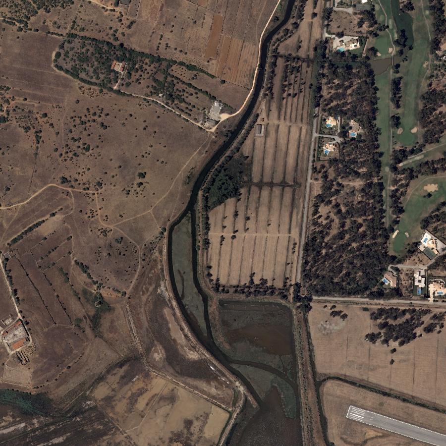 Aerial view of the surrounding area, about one kilometre across
