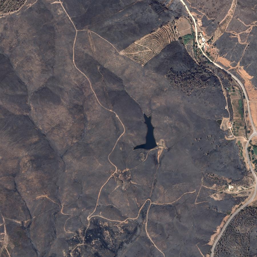 Aerial view of the surrounding area, about one kilometre across