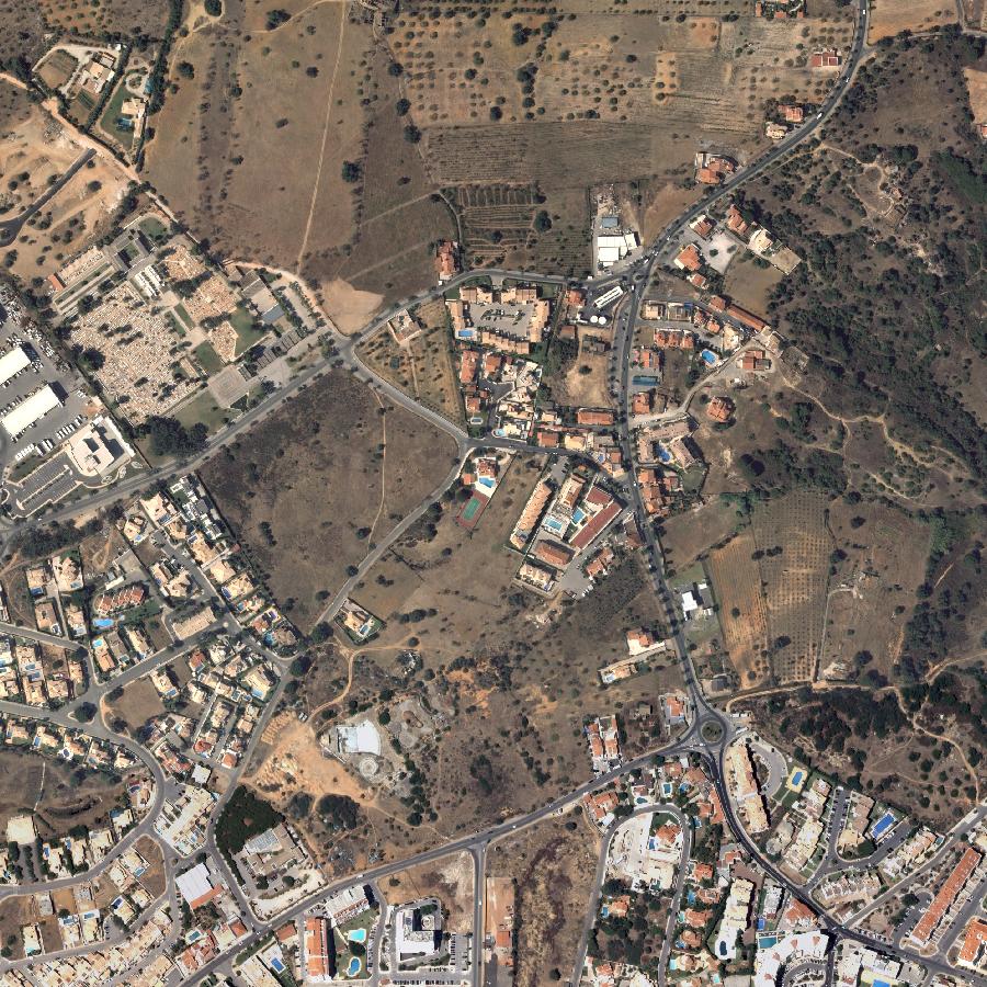 Aerial view of the surrounding area, about one kilometre across