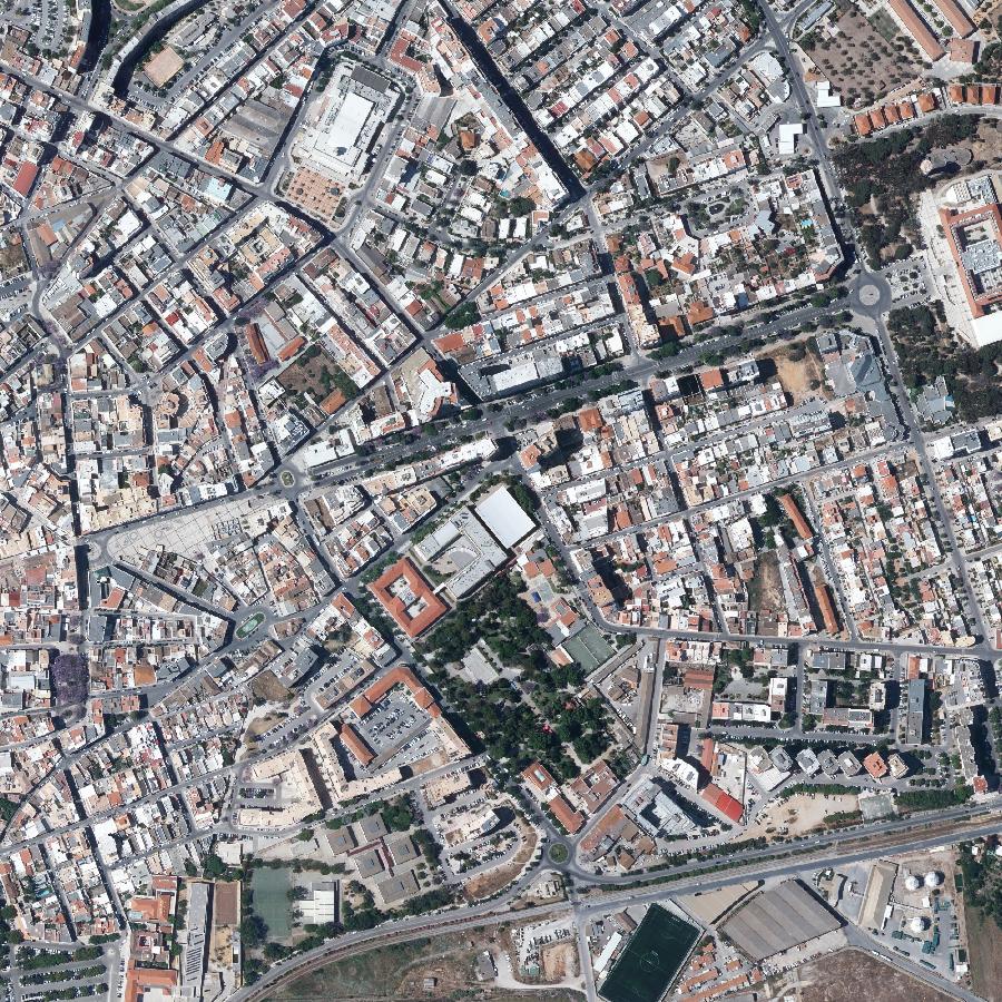Aerial view of the surrounding area, about one kilometre across