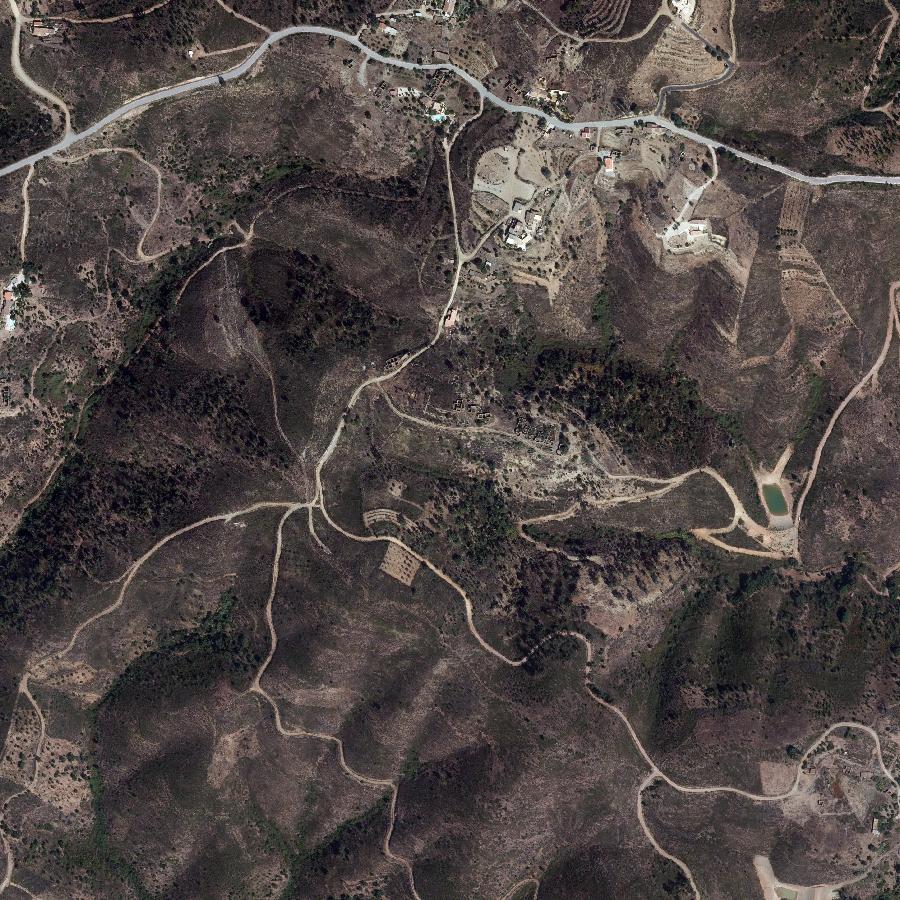 Aerial view of the surrounding area, about one kilometre across
