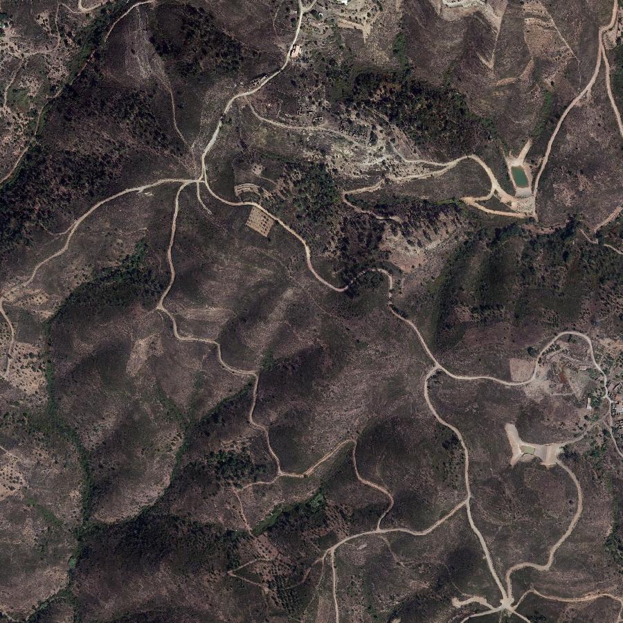 Aerial view of the surrounding area, about one kilometre across