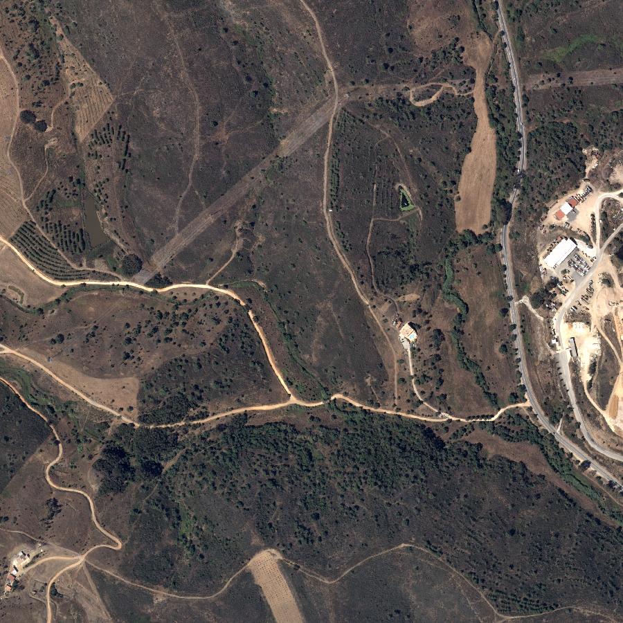 Aerial view of the surrounding area, about one kilometre across