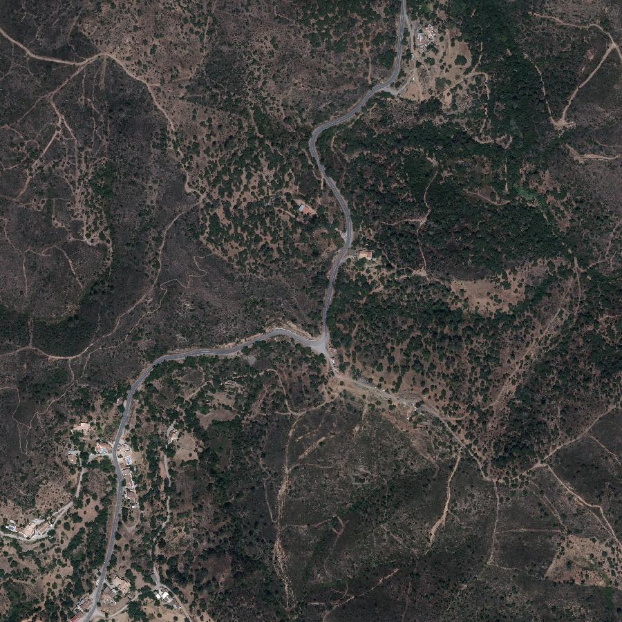 Aerial view of the surrounding area, about one kilometre across