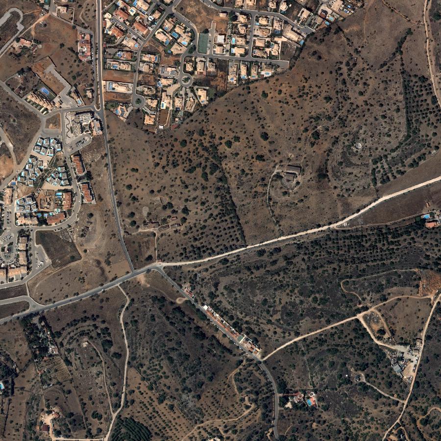 Aerial view of the surrounding area, about one kilometre across
