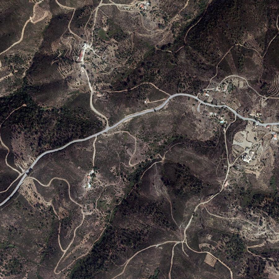 Aerial view of the surrounding area, about one kilometre across
