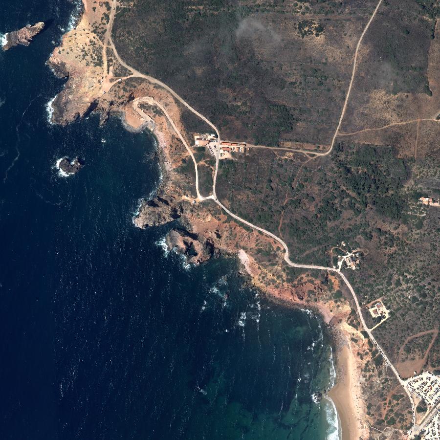 Aerial view of the surrounding area, about one kilometre across