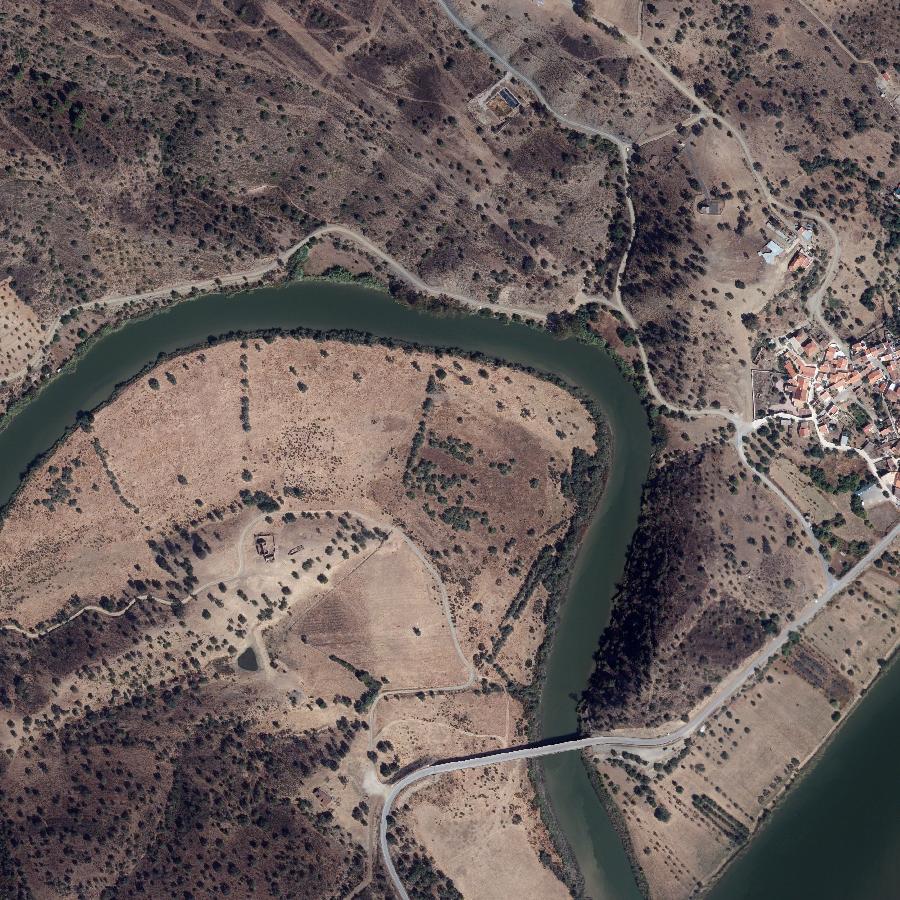 Aerial view of the surrounding area, about one kilometre across