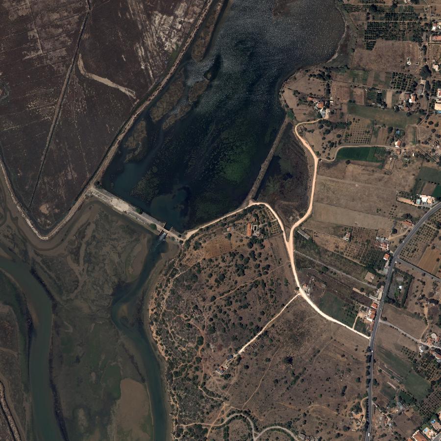 Aerial view of the surrounding area, about one kilometre across