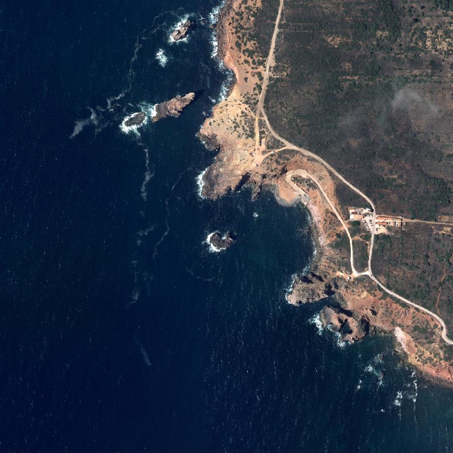 Aerial view of the surrounding area, about one kilometre across