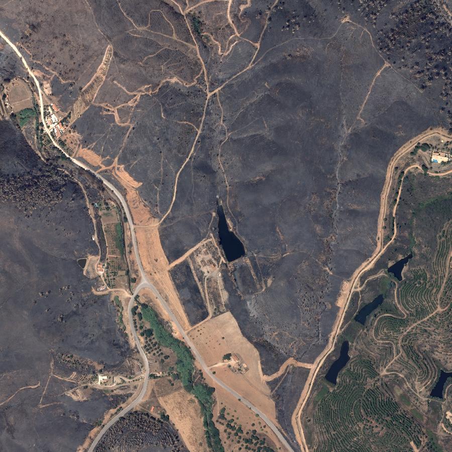 Aerial view of the surrounding area, about one kilometre across