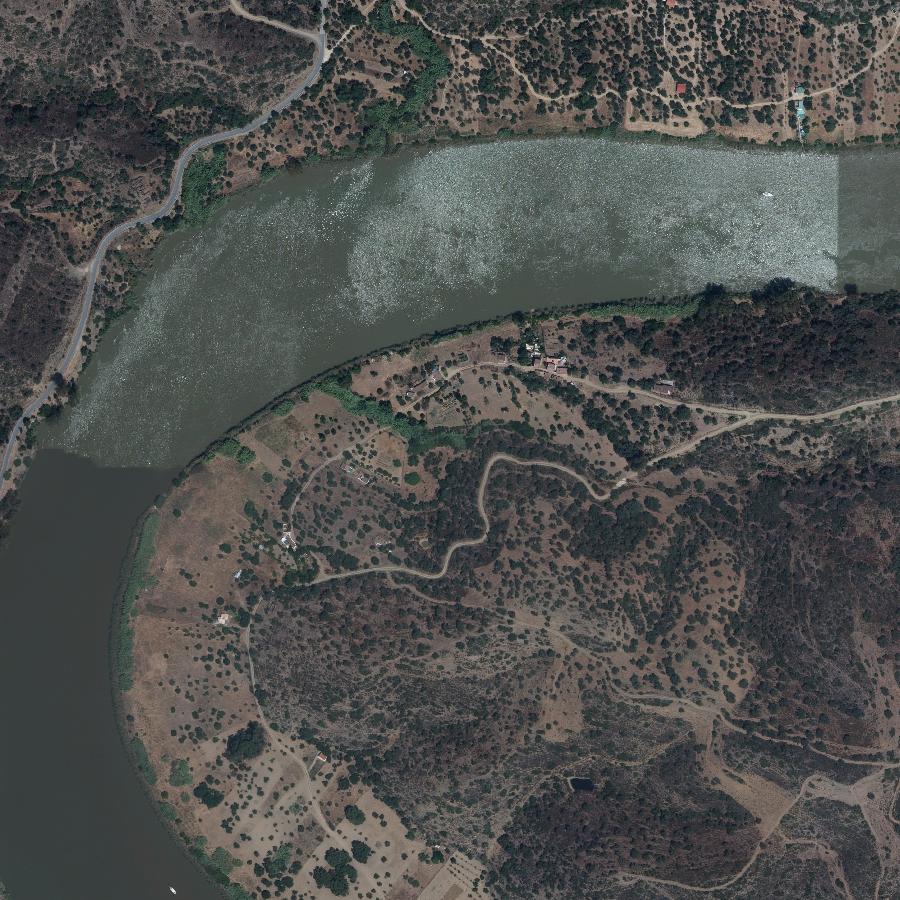 Aerial view of the surrounding area, about one kilometre across
