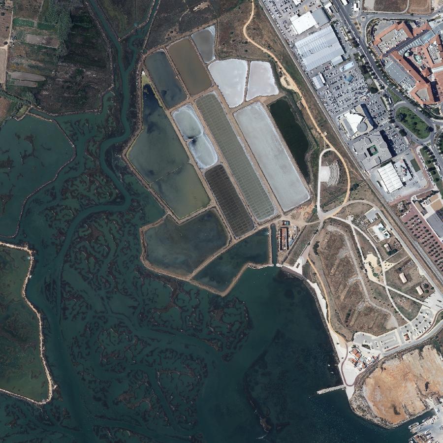 Aerial view of the surrounding area, about one kilometre across