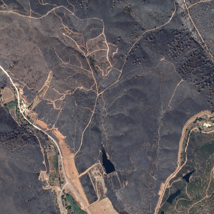 Aerial view of the surrounding area, about one kilometre across