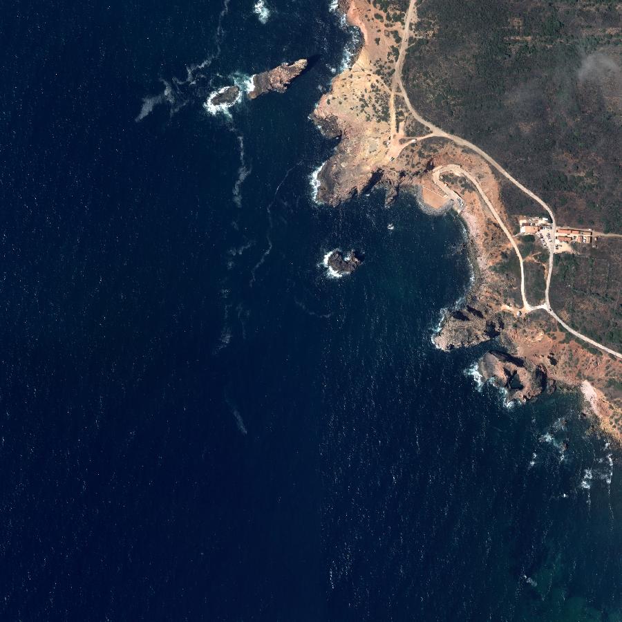 Aerial view of the surrounding area, about one kilometre across