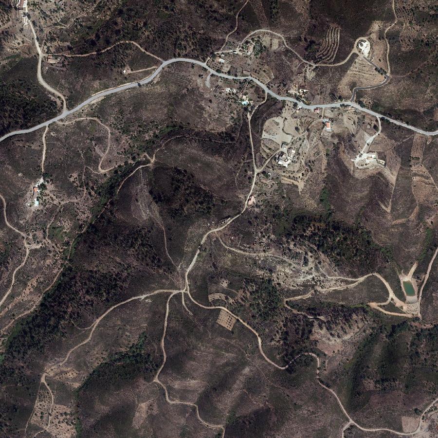 Aerial view of the surrounding area, about one kilometre across