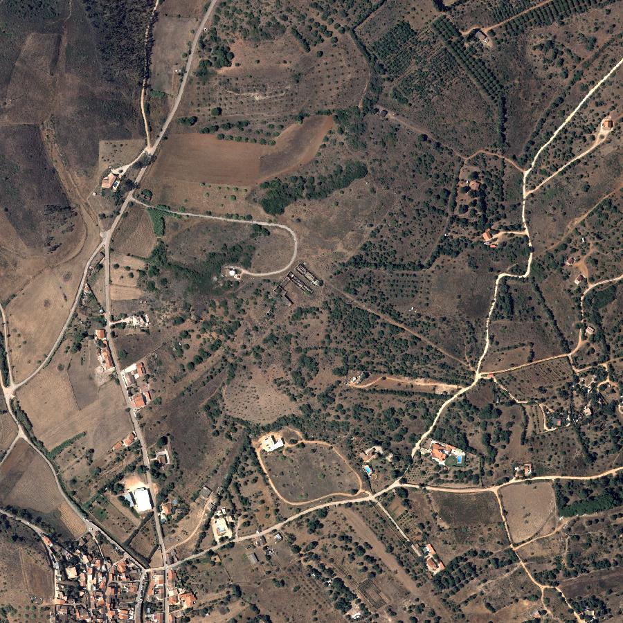 Aerial view of the surrounding area, about one kilometre across