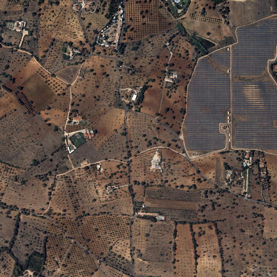 Aerial view of the surrounding area, about one kilometre across