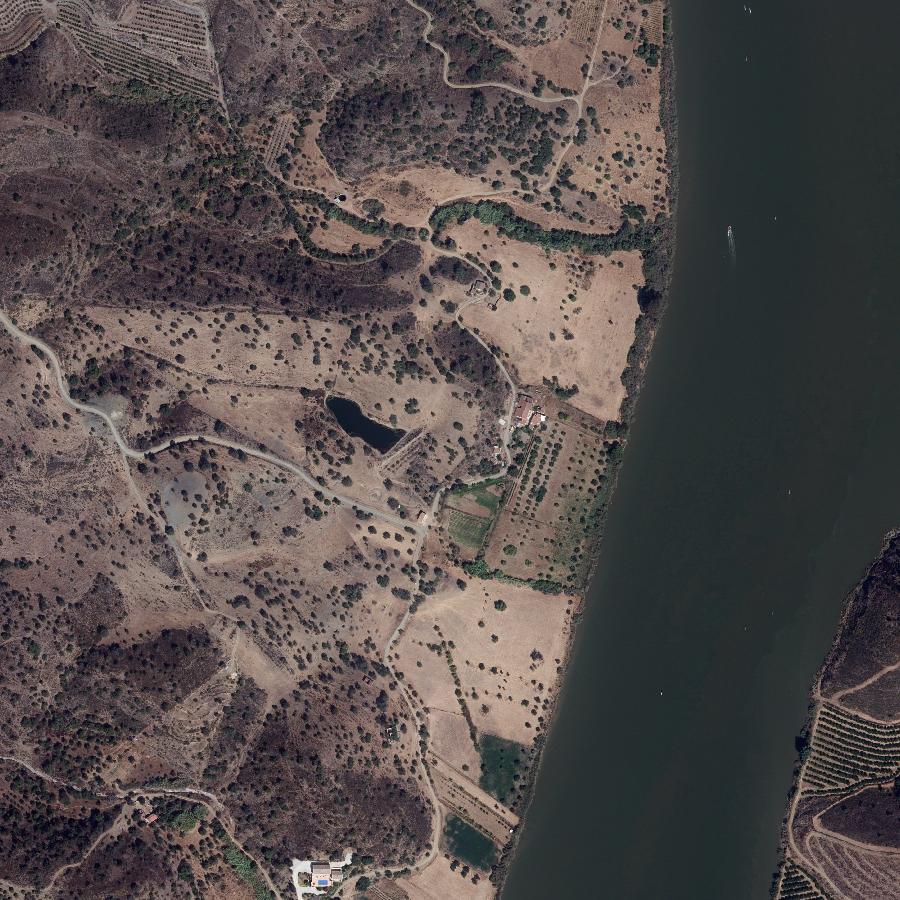 Aerial view of the surrounding area, about one kilometre across