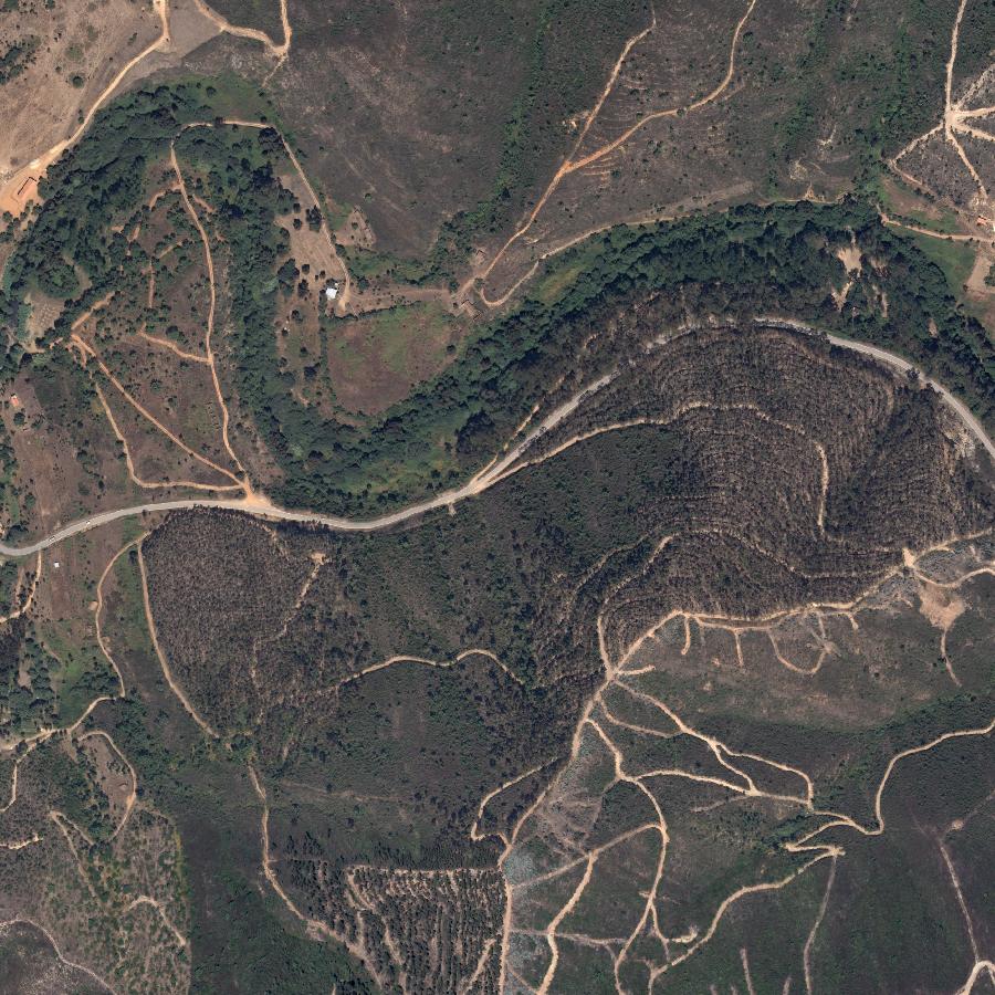Aerial view of the surrounding area, about one kilometre across