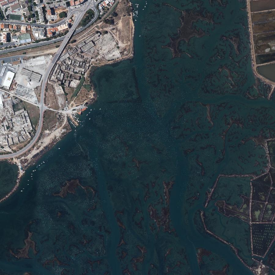 Aerial view of the surrounding area, about one kilometre across