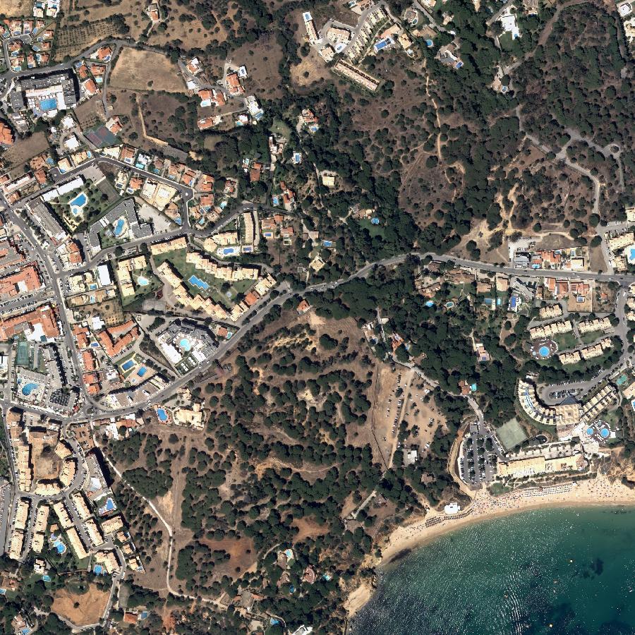 Aerial view of the surrounding area, about one kilometre across