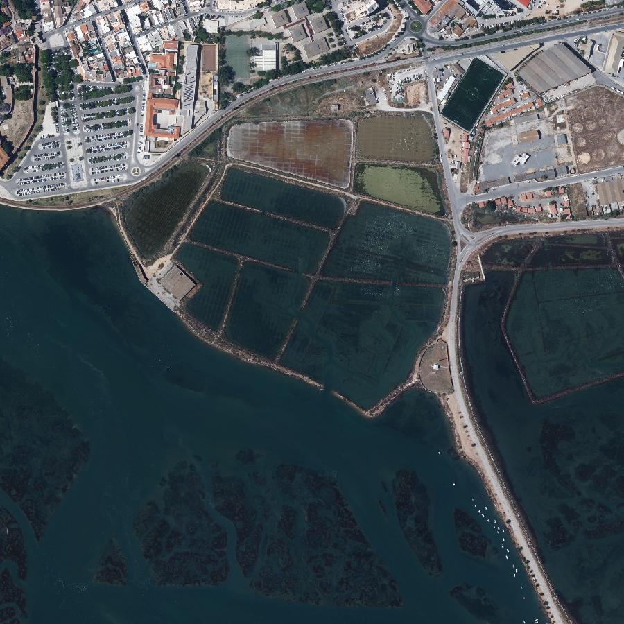 Aerial view of the surrounding area, about one kilometre across