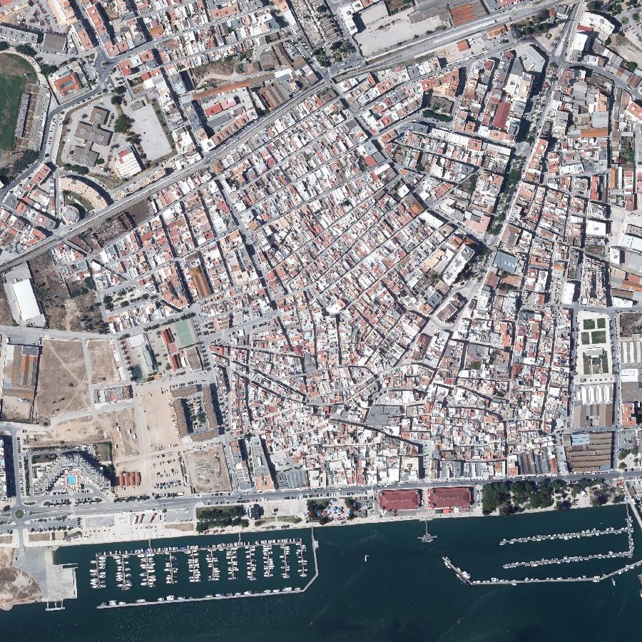 Aerial view of the surrounding area, about one kilometre across