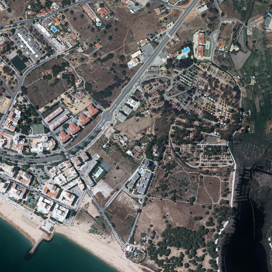 Aerial view of the surrounding area, about one kilometre across