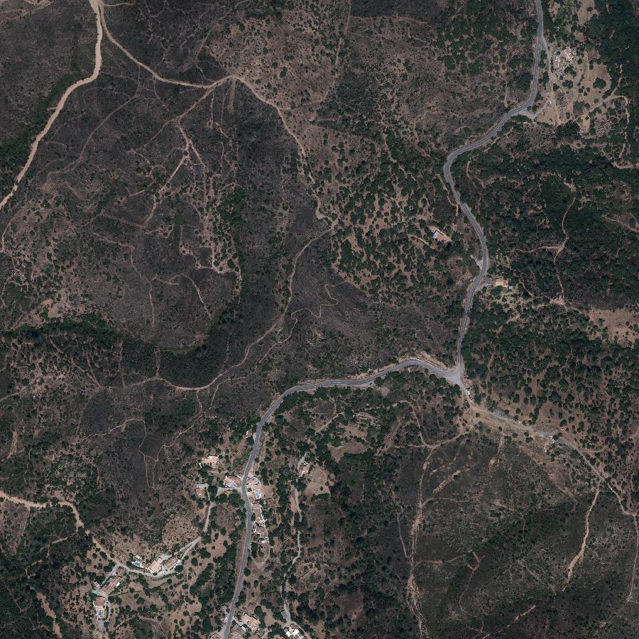 Aerial view of the surrounding area, about one kilometre across